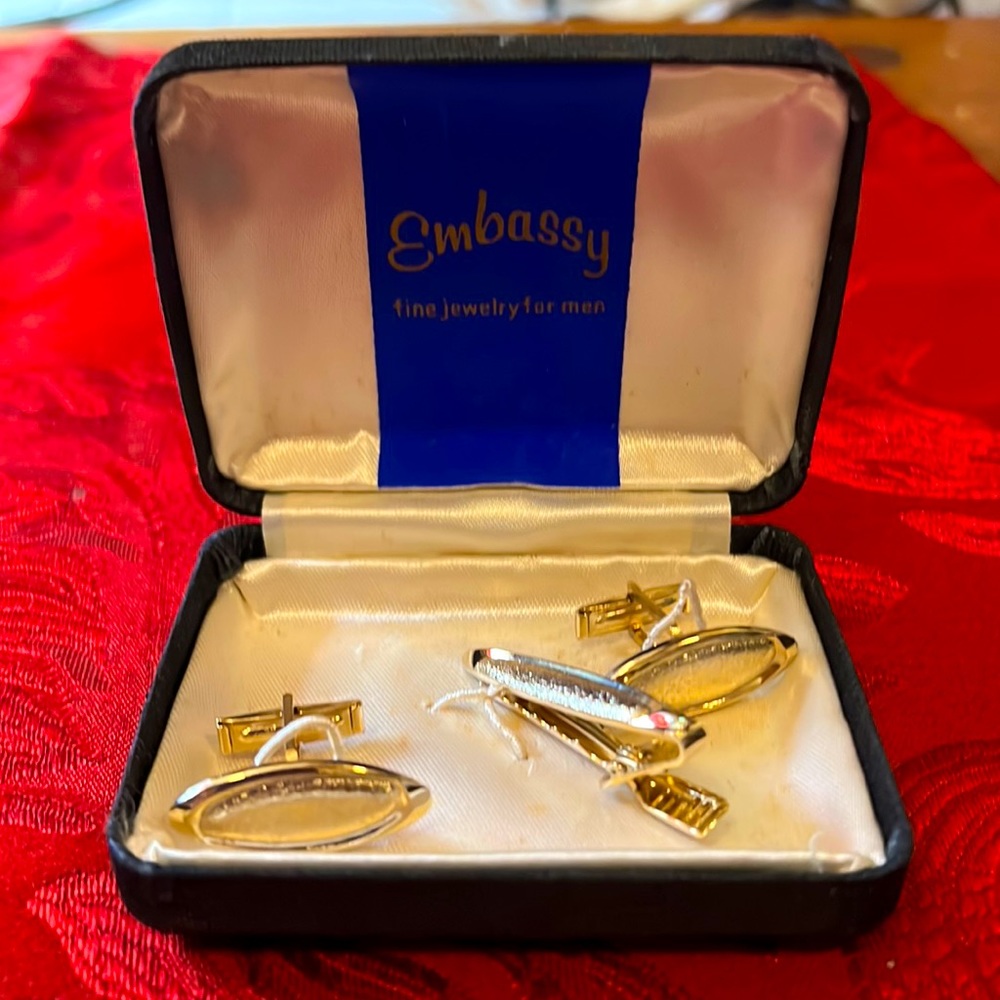 Vintage embassy fine jewelry for men tie clip and cufflinks still in box